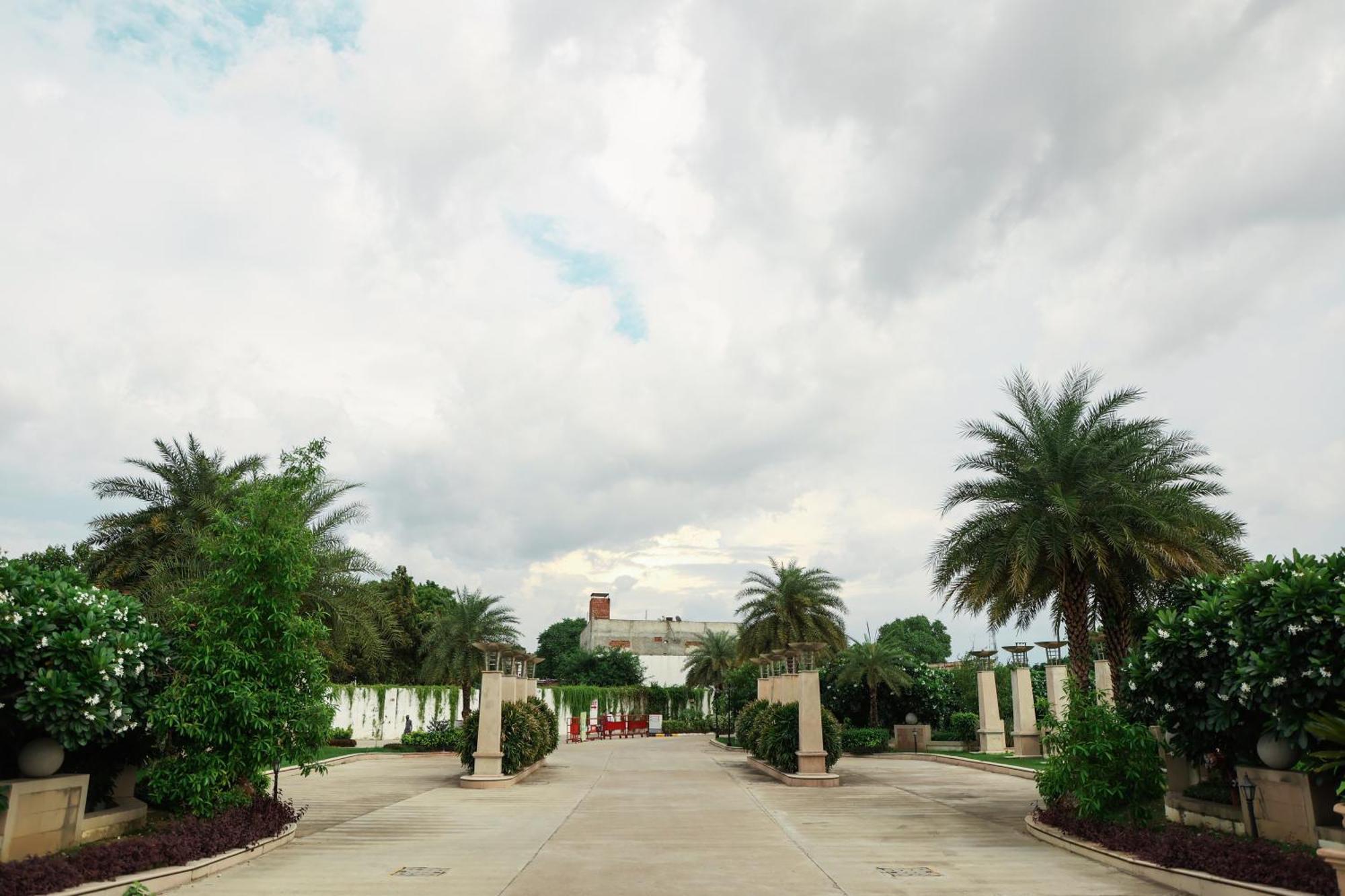 Ramada By Wyndham Lucknow Hotel And Convention Center מראה חיצוני תמונה
