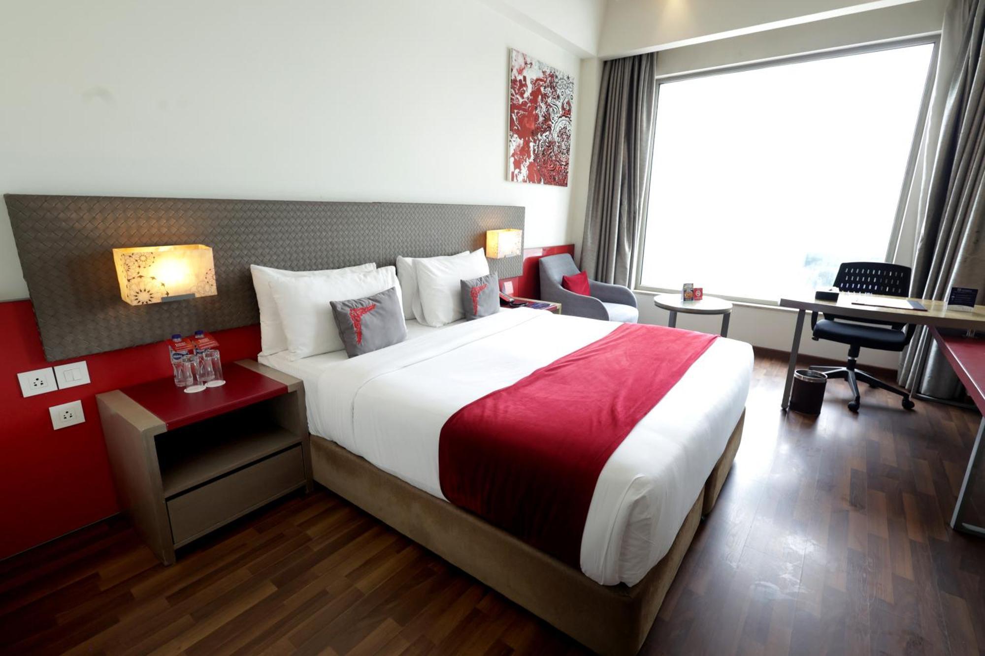 Ramada By Wyndham Lucknow Hotel And Convention Center מראה חיצוני תמונה
