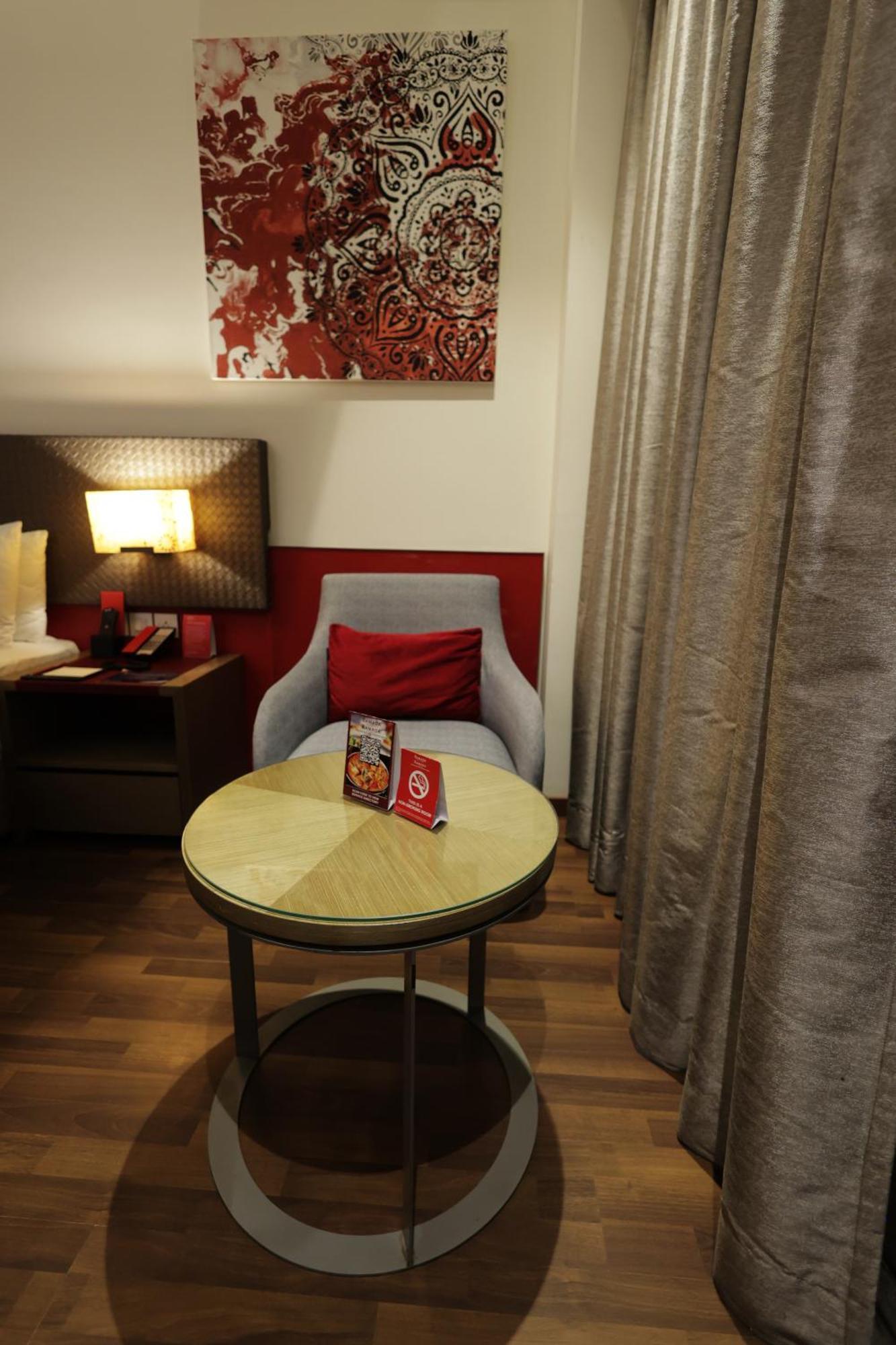 Ramada By Wyndham Lucknow Hotel And Convention Center מראה חיצוני תמונה