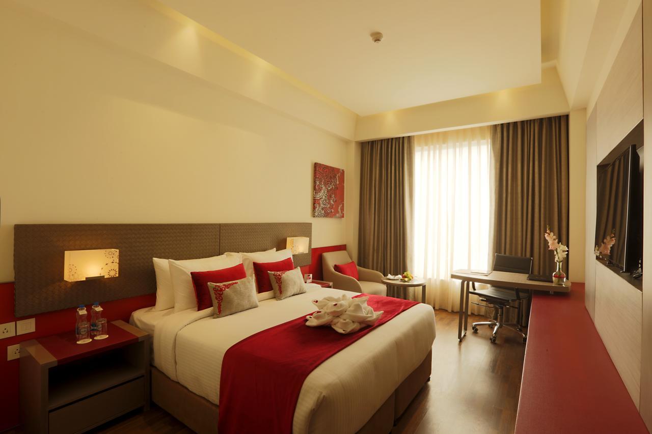 Ramada By Wyndham Lucknow Hotel And Convention Center מראה חיצוני תמונה