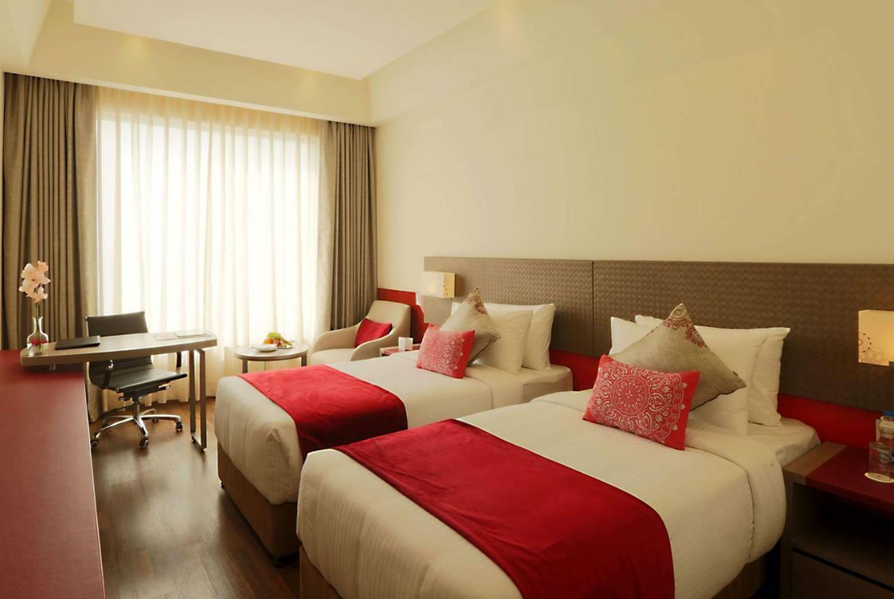 Ramada By Wyndham Lucknow Hotel And Convention Center מראה חיצוני תמונה